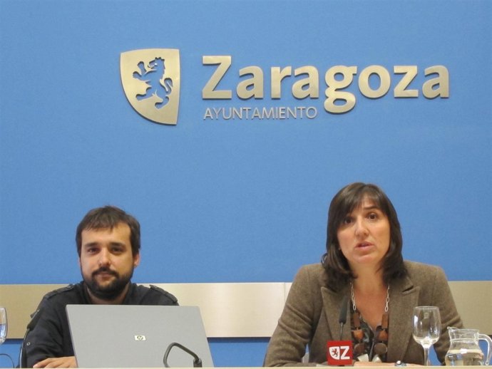 La concejal delegada de Zaragoza Activa. Lola Ranera, y el directro Raúl Olivan