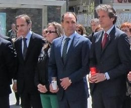 Ignacio Diego junto a De la Serna y Ruiz en una concentración por la víctima