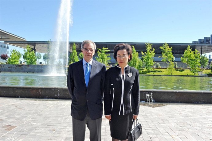 Huang Danhua, vicepresidenta de SASAC y César Alierta, Presidente de Telefónica
