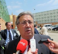 Zoido subraya el "compromiso" de Lara con Sevilla y muestra su "orgullo" por todos los reconocidos con medallas