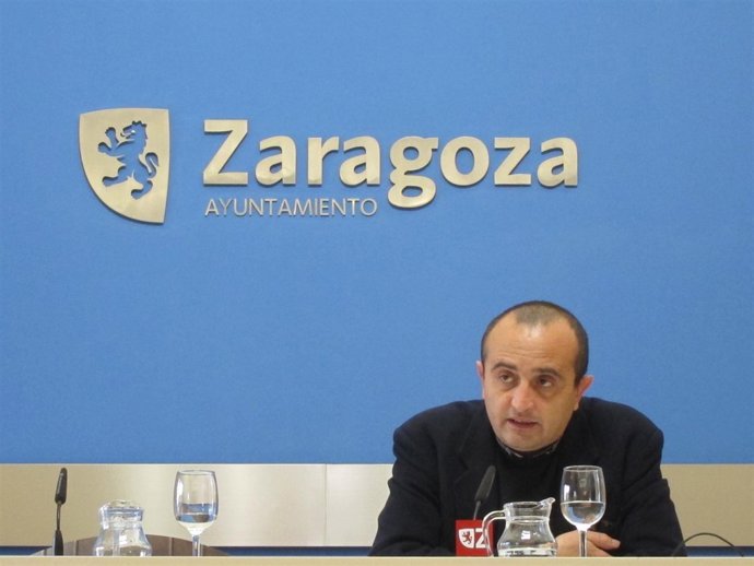 El concejal del grupo municipal de IU, Raúl Ariza