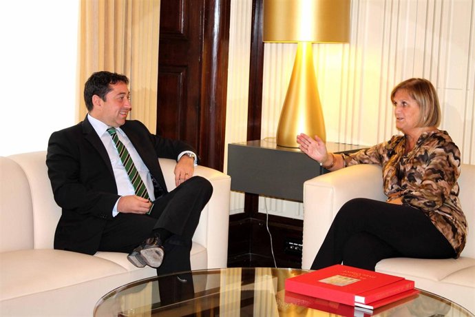 El ministro de la Diáspora Rumana C.David y la pta del Parlament N.Gispert