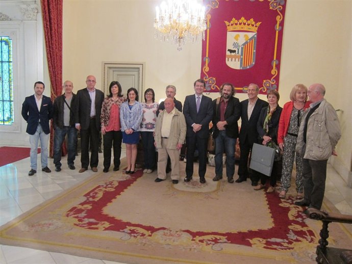 El alcalde de Salamanca junto a los poetas
