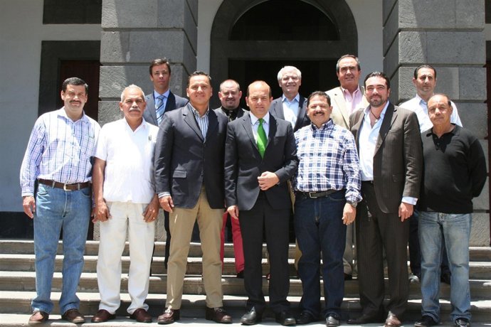 Cardona con representantes del Gobierno de Nayarit, en México