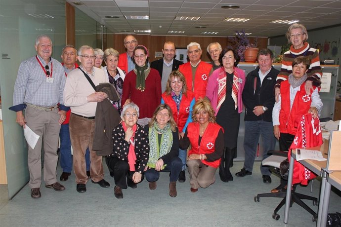 Botín junto al grupo de voluntarios del centro