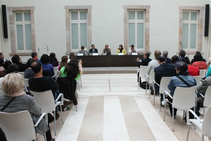 El Parlament acoge la Mesa Europea de Paz de ciudadanos colombianos