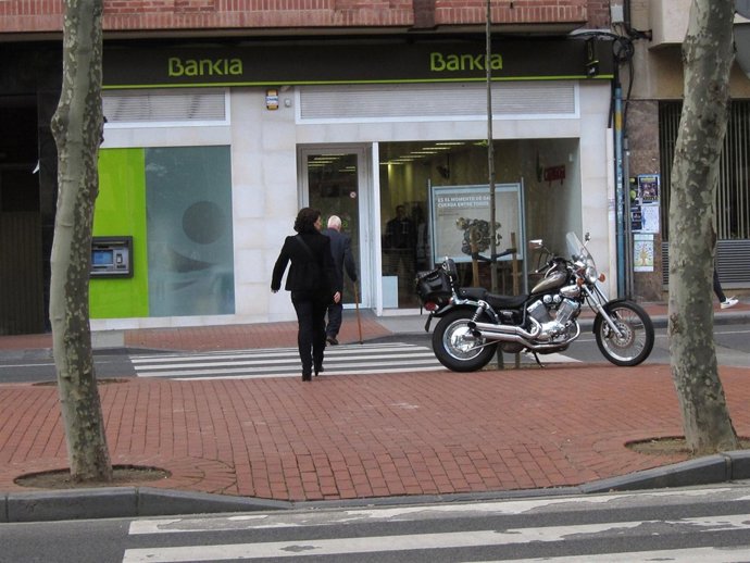 Oficina de Bankia, antigua Caja Rioja, en Avenida de la Paz