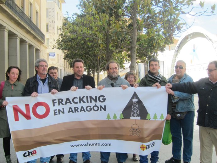 Acto de presentación de la campaña de CHA contra el fracking.