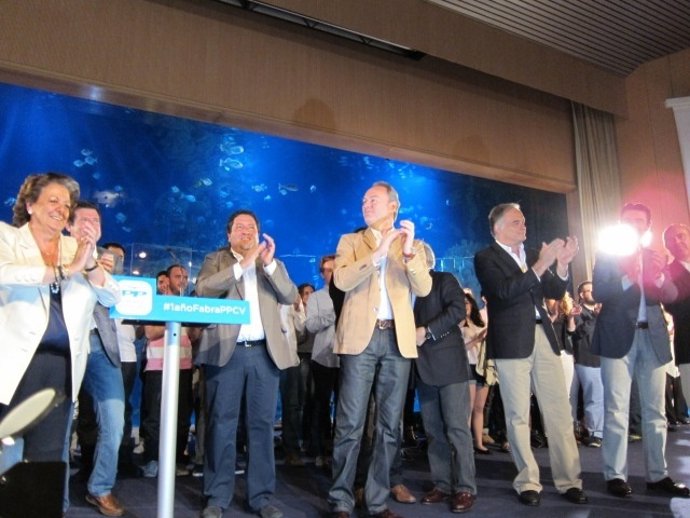 Asistentes al homenaje a Fabra