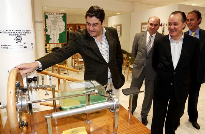 Echániz visita la residencia de mayores San Mateo en Sigüenza.