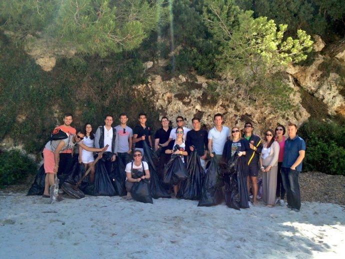 Limpieza de NNGG en Cala Pi