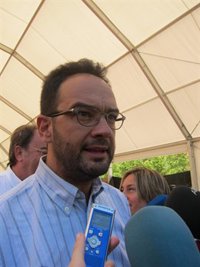 Hernando (PSOE) pide que Rajoy sea "mucho más generoso" con las comunidades autónomas en el reparto del déficit