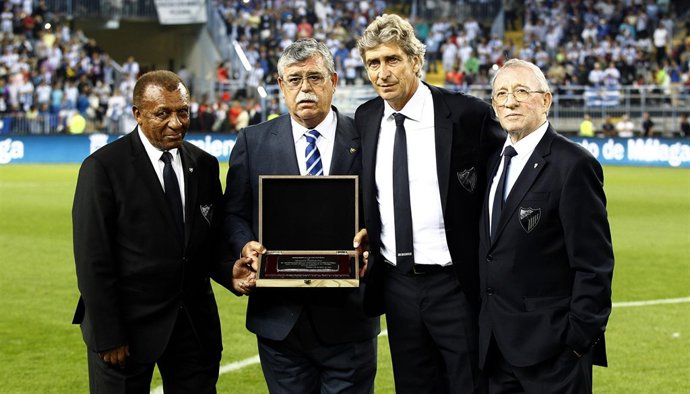 El Málaga rinde homenaje a su técnico Manuel Pellegrini