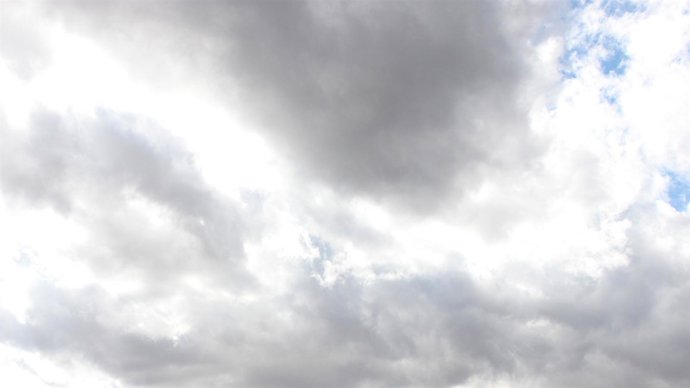 CIELO CON NUBES  DE TORMENTA