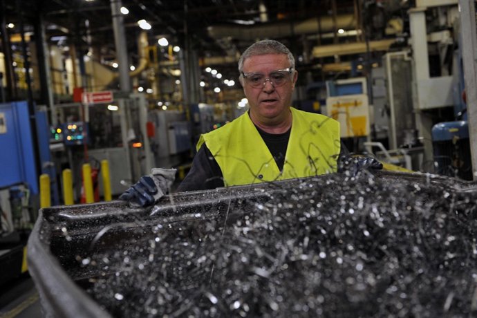 Suez Environnement en PSA Peugeot-Citroën                