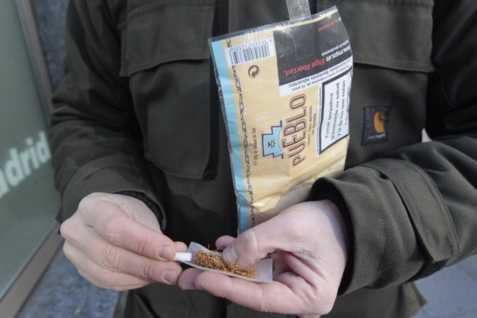 El tabaco de liar sube su consumo frente a los cigarrillos clásicos
