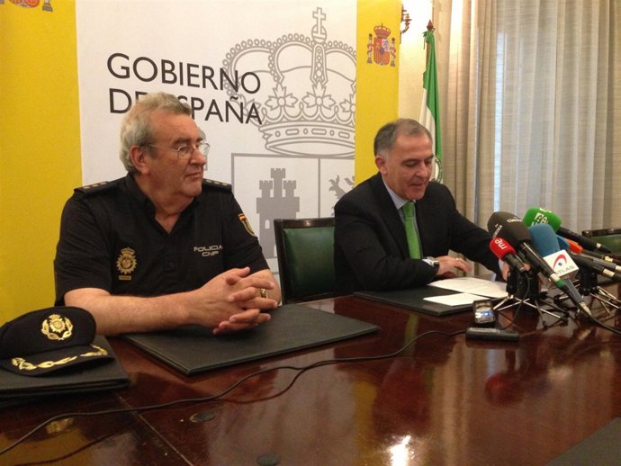 El comisario provincial de Granada, Fernando Martín y Santiago Pérez