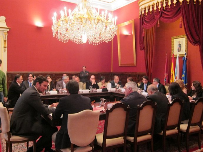 Firma del acuerdo entre 19 ayuntamientos del área de Santiago sobre turismo