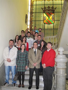 El alcalde con los alumnos del taller de empleo