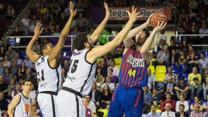 ANTE TOMIC EN EL BARCELONA REGAL - UXUE BILBAO BASKET