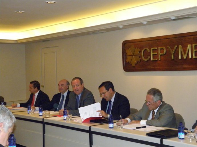 Reunión de CEAT para valorar la Ley de Emprendedores      