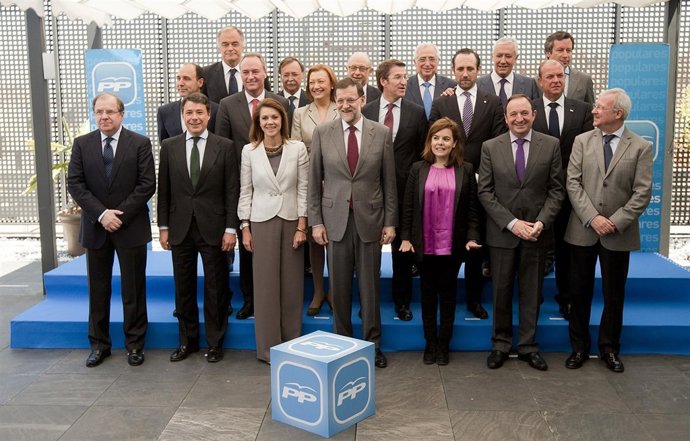 FOTO FAMILIA REUNION MARIANO RAJOY CON PRESIDENTES PP 