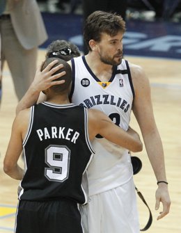 Tony Parker y Marc Gasol en el San Antonio Spurs - Memphis Grizzlies