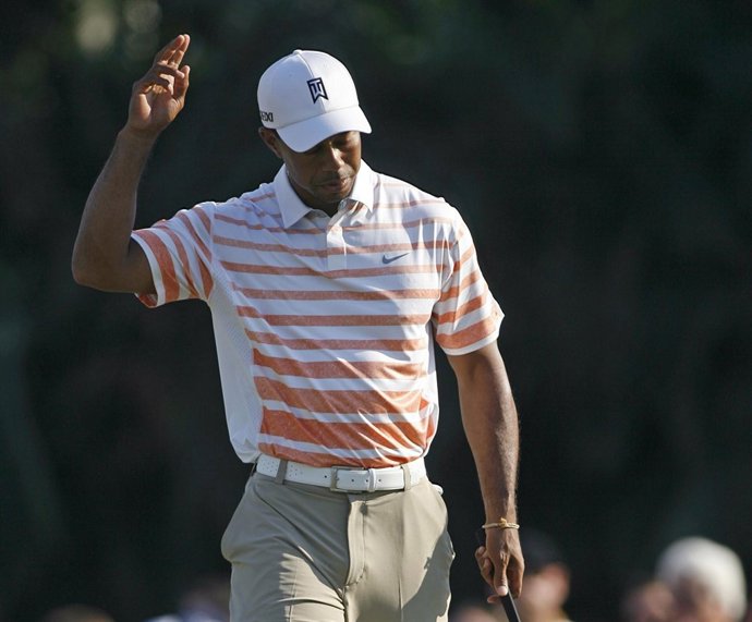 Tiger Woods lidera en solitario el Cadillac