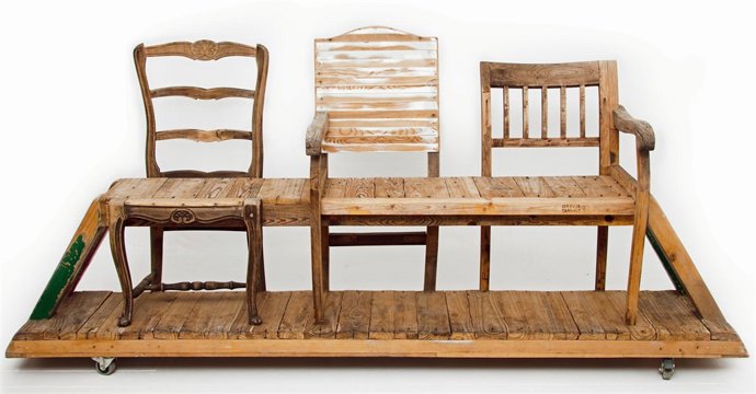 Banco con sillas de Álvaro Tamarit