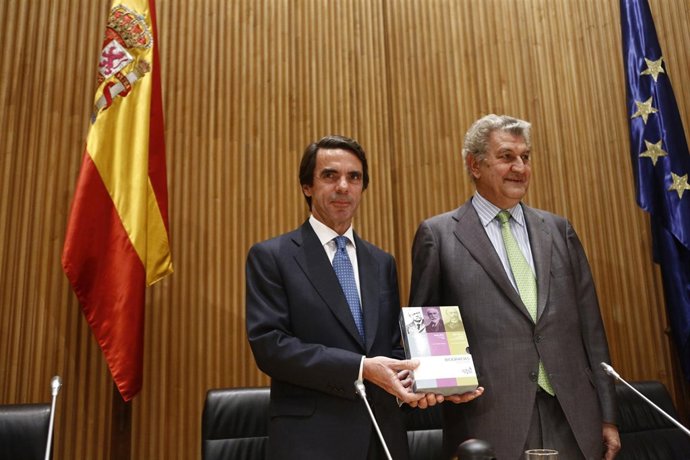Aznar presenta libro en el Congreso