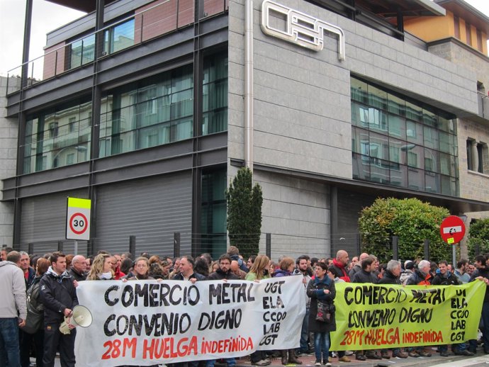 Concentración de trabajadores del comercio del metal.
