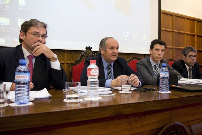 Fernández preside la reunión de la CROTU