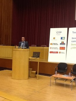 Esparza, durante su intervención en el seminario sobre el cambio climático.