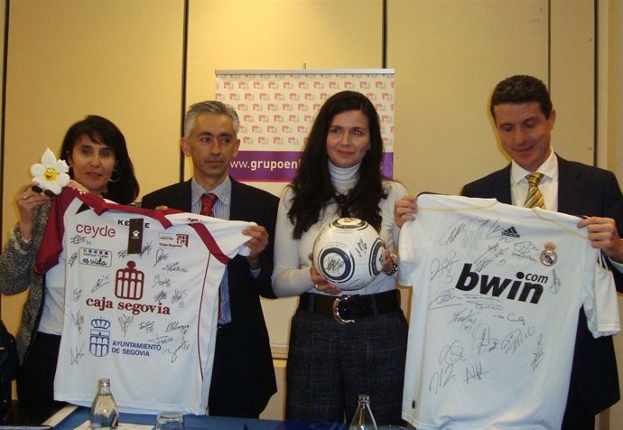 Presentación del desfile solidario