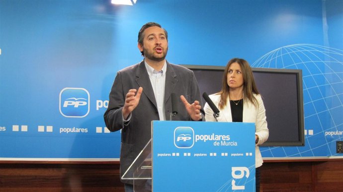 Víctor Manuel Martínez y Laura Muñoz 