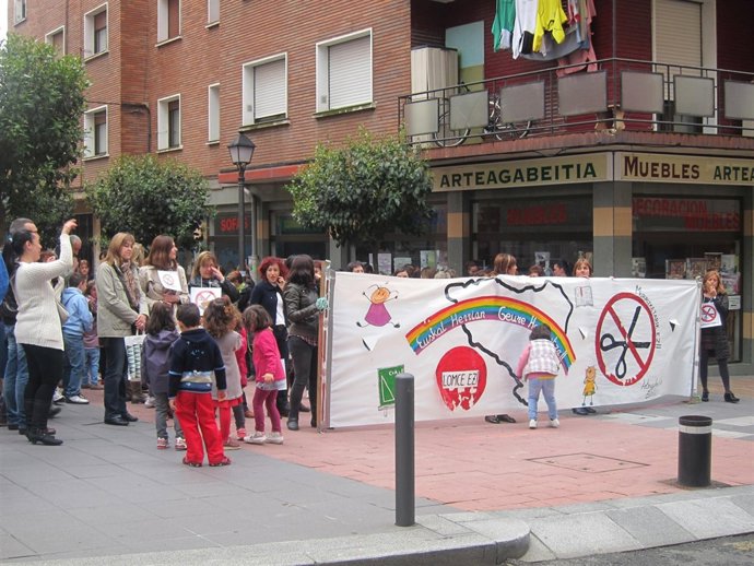 Protesta contra la LOMCE en el colegio Arteagabeitia
