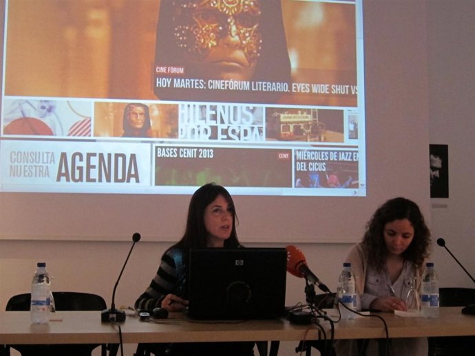 La directora del Cicus, Concepción Fernández, en la presentación de '21 Grados'