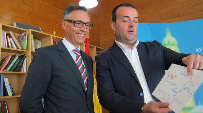 El concejal Iniesta y el director del tranvía de Murcia, Severiano Arias