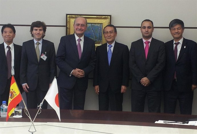 El alcalde de Málaga visita la sede central de Fujitsu en Japón