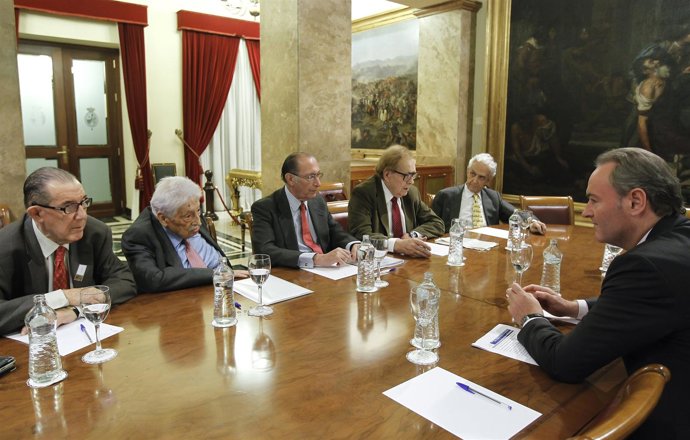 Reunión Fabra con miembros de Comisión de Economía de los Jaime I 
