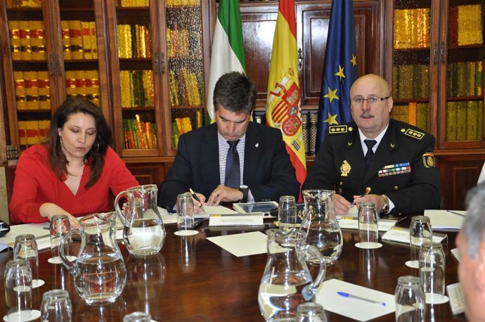 Crespo y Cosidó presiden la comisión de seguimiento de los robos en el campo