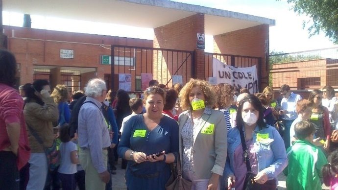 Protesta en el CEIP 'Angel Ganivet'