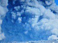 Chile.- Niños, ancianos y embarazadas, primeros evacuados por el volcán Copahue