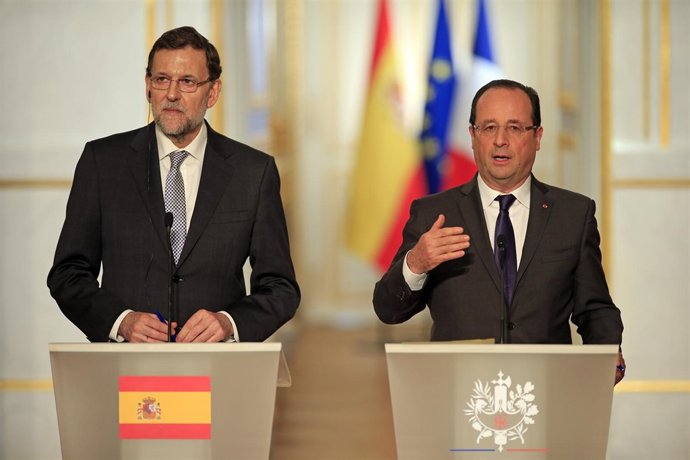 Rajoy y Hollanda en rueda de prensa en París