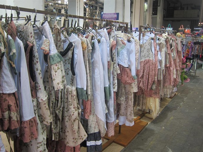 Exposición de prendas de ropa en el VII The Brandery