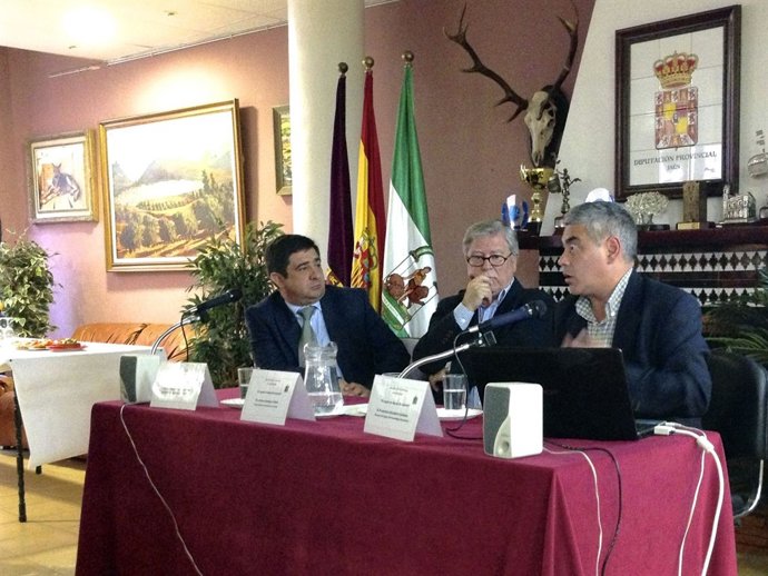 Reyes, Andújar y Escudero, en la charla sobre el legado de Miguel Hernández.