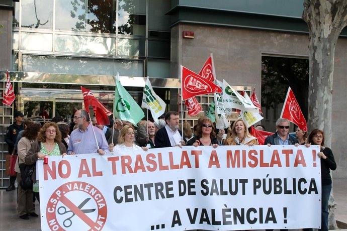 Protesta ante la Conselleria de Sanidad