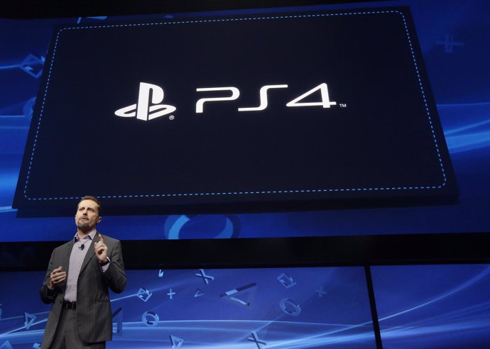 El CEO de Sony Andrew House en la presentación de PlayStation 4