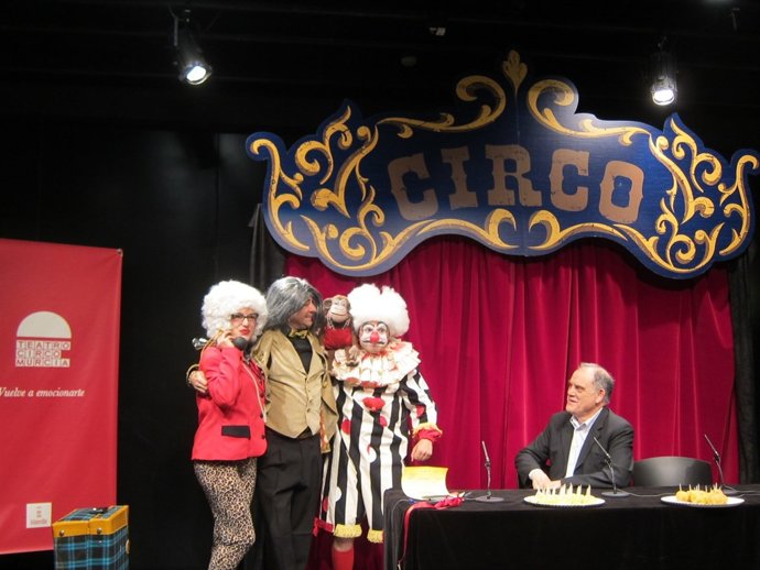 Payasos y César Oliva