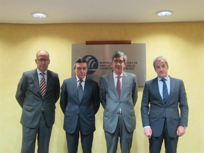 Gangoiti con responsables de Barceló Viajes